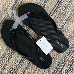 ABOUND Leylo Flip Flops - Black